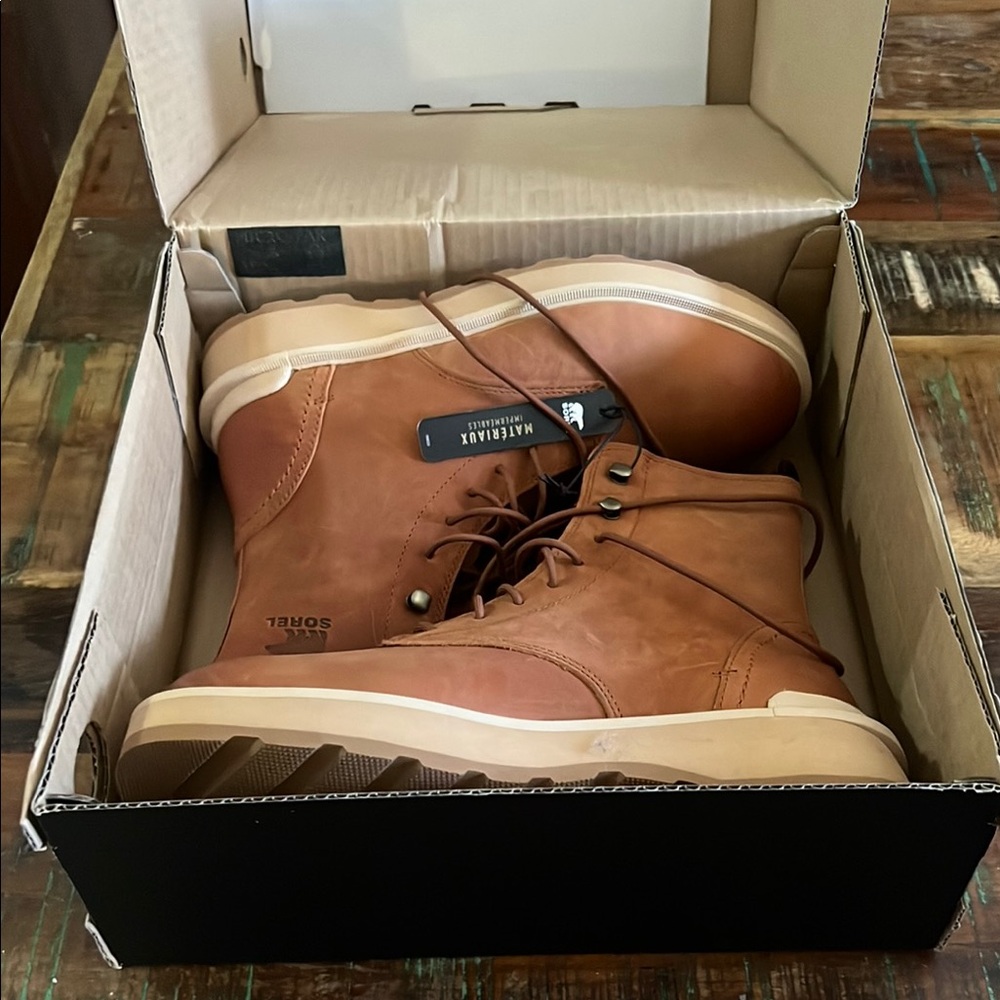 Women's Brown Leather Winter Boots.New in box